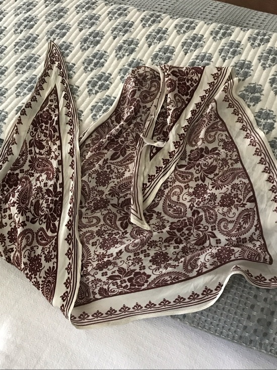 Free People Accessories - Free People Cream and Burgundy Paisley Border Scarf